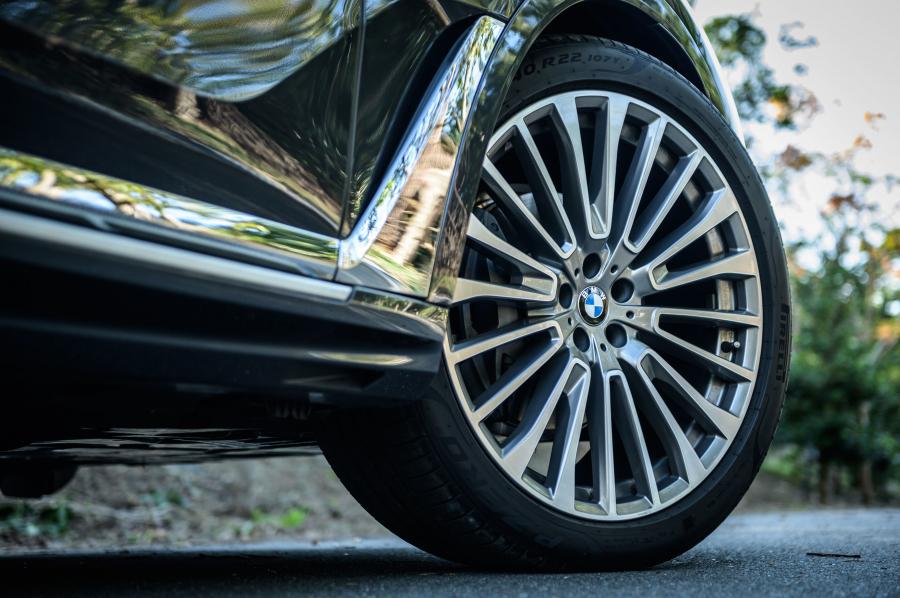 Колеса BMW X7 xDrive35d Design Pure Excellence (G07) 2019 года  (JP) (фото 12 из 21)